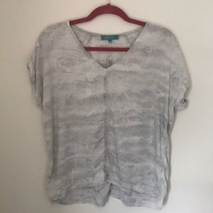 “Cloudy” flowy tee shirt